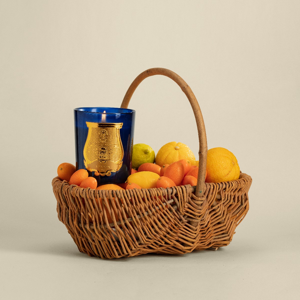 Trudon classic scented candle Reggio - Belles matières collection - lifestyle, on a basket of citrus